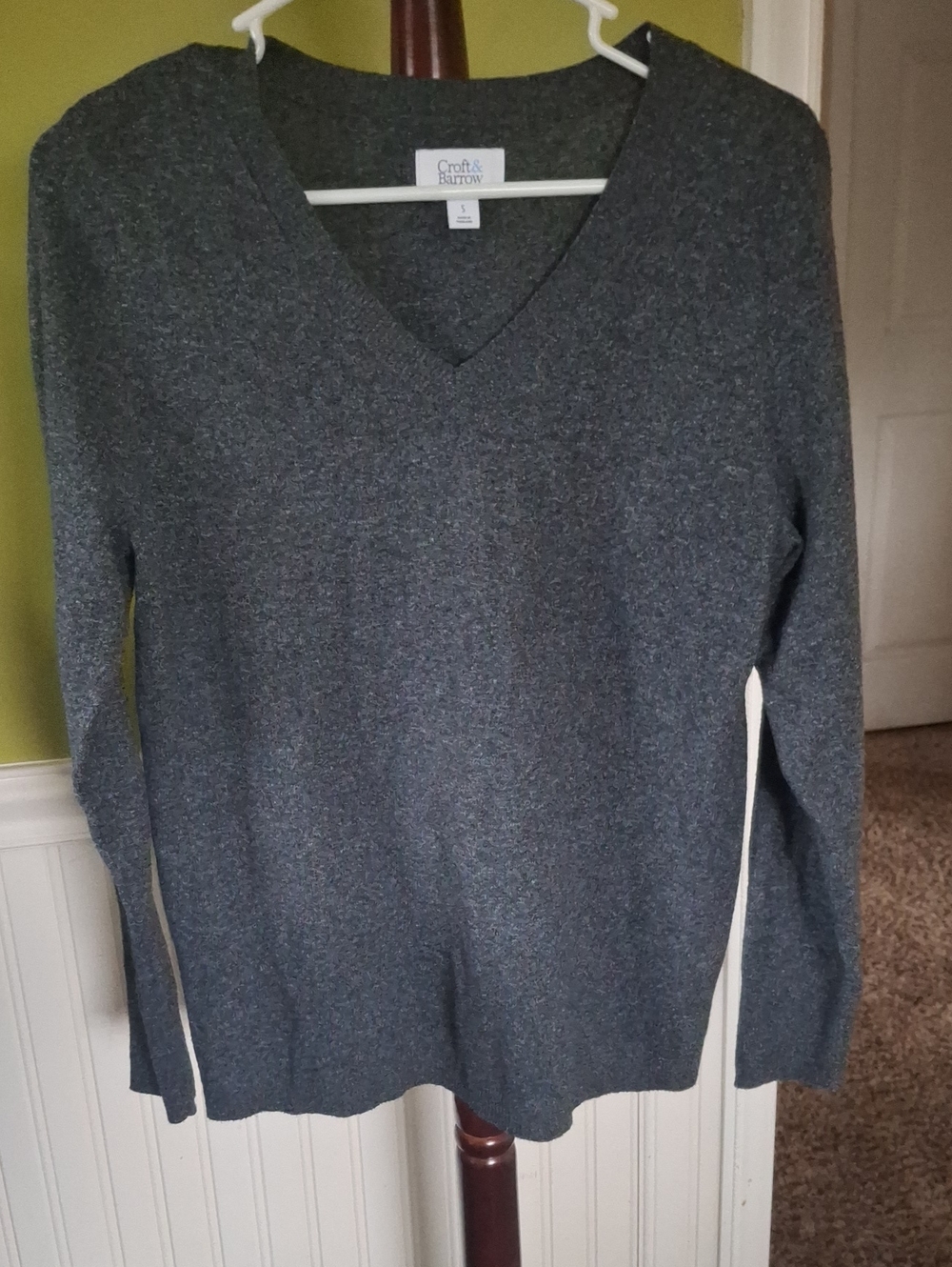 croft & barrow Women's V-Neck Sweater in Charcoal Gray